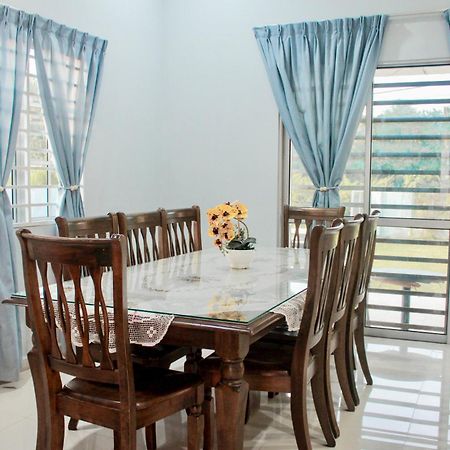 Kundang Villa @ Tasik Biru - 3 Bedrooms Bungalow Раванг Екстериор снимка